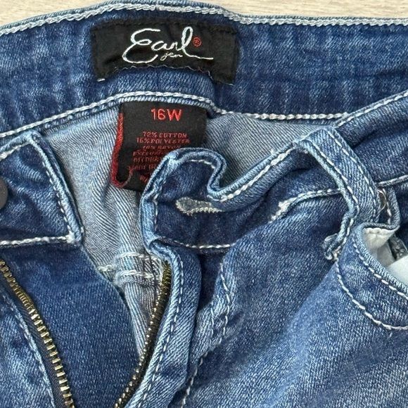Earl Crop Denim Jeans with Embroidered Detail - Picture 6 of 10